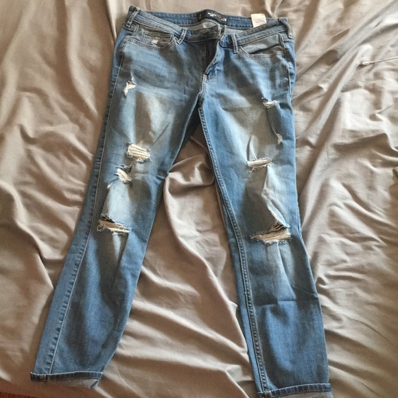 Hollister Crop Jeans - Picture 3 of 4